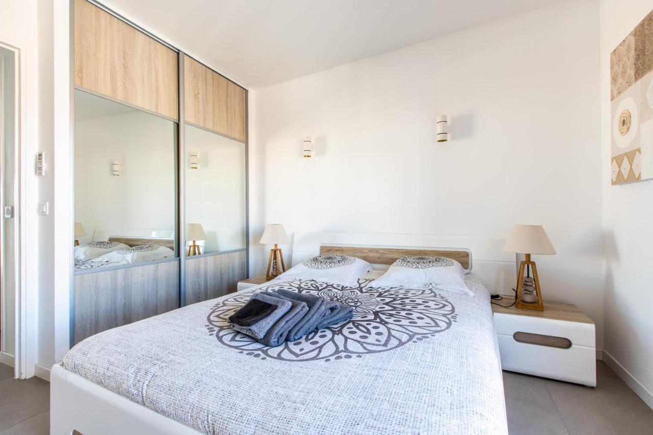 Lb Vacation Rentals I Admire Panoramic Ocean Views Through Walls Of Windows Cannes Exteriér fotografie