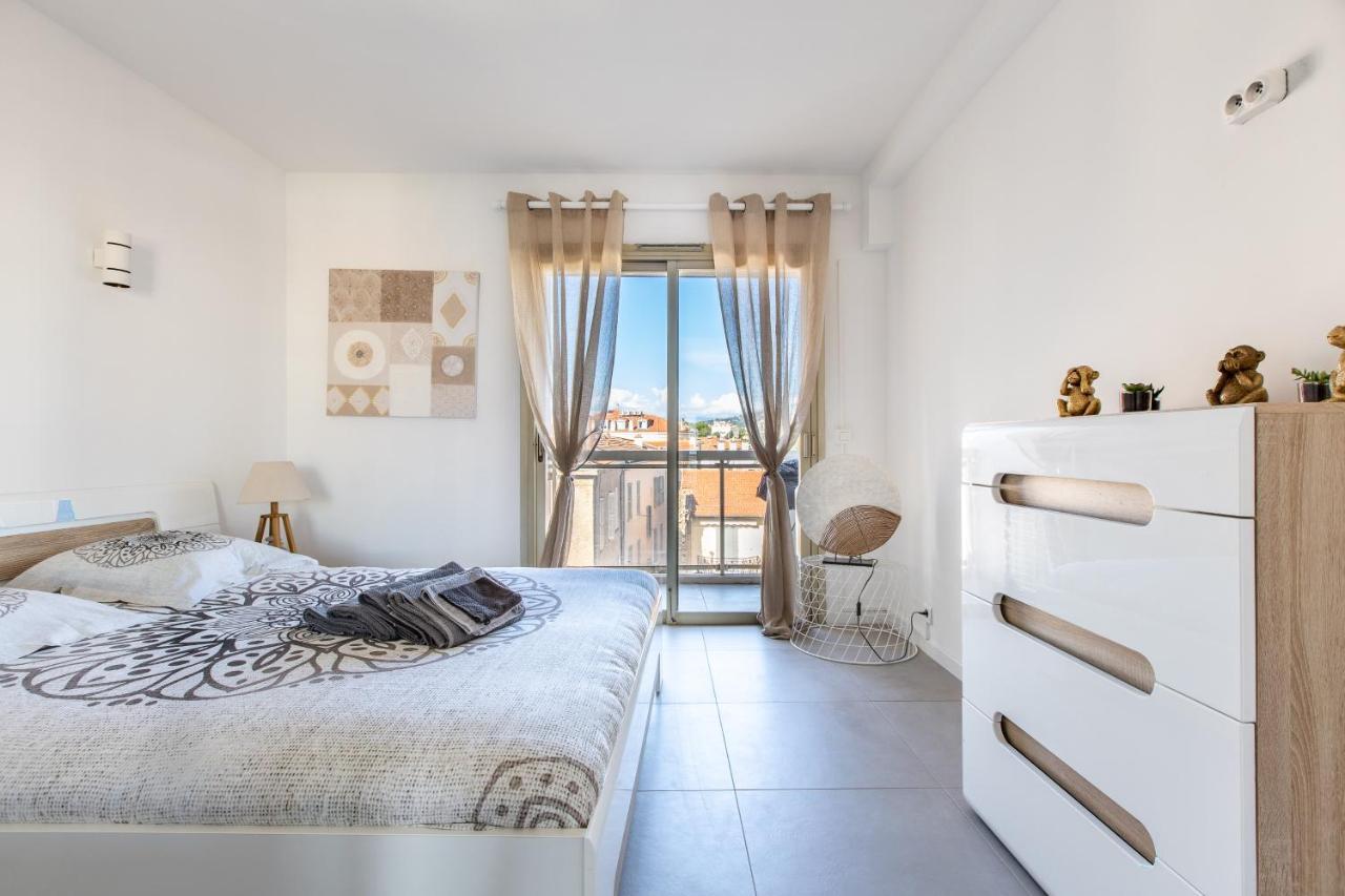 Lb Vacation Rentals I Admire Panoramic Ocean Views Through Walls Of Windows Cannes Exteriér fotografie